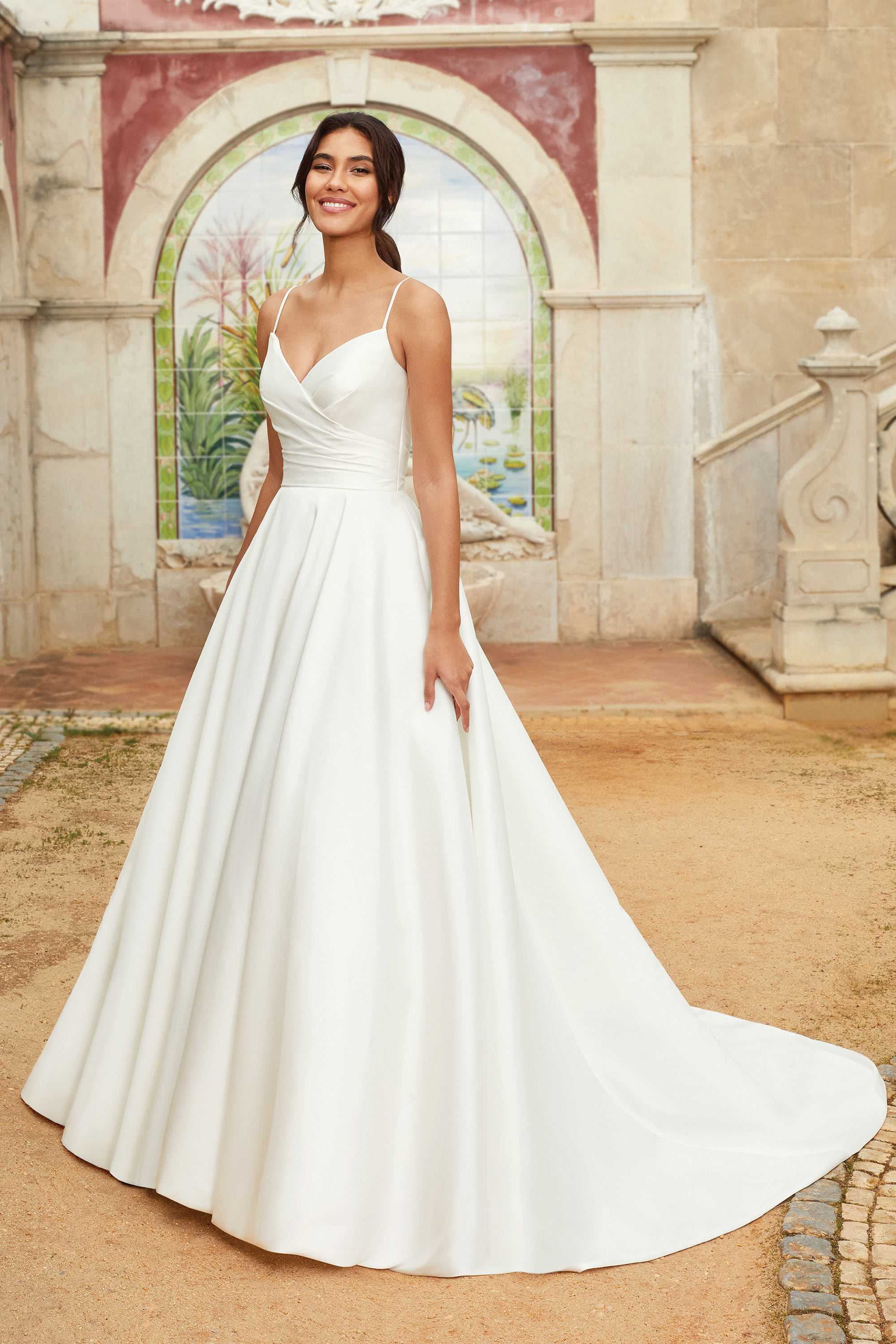 Elha Vestidos de novia estilo tradicional eternamente atemporales ELHAnovias
