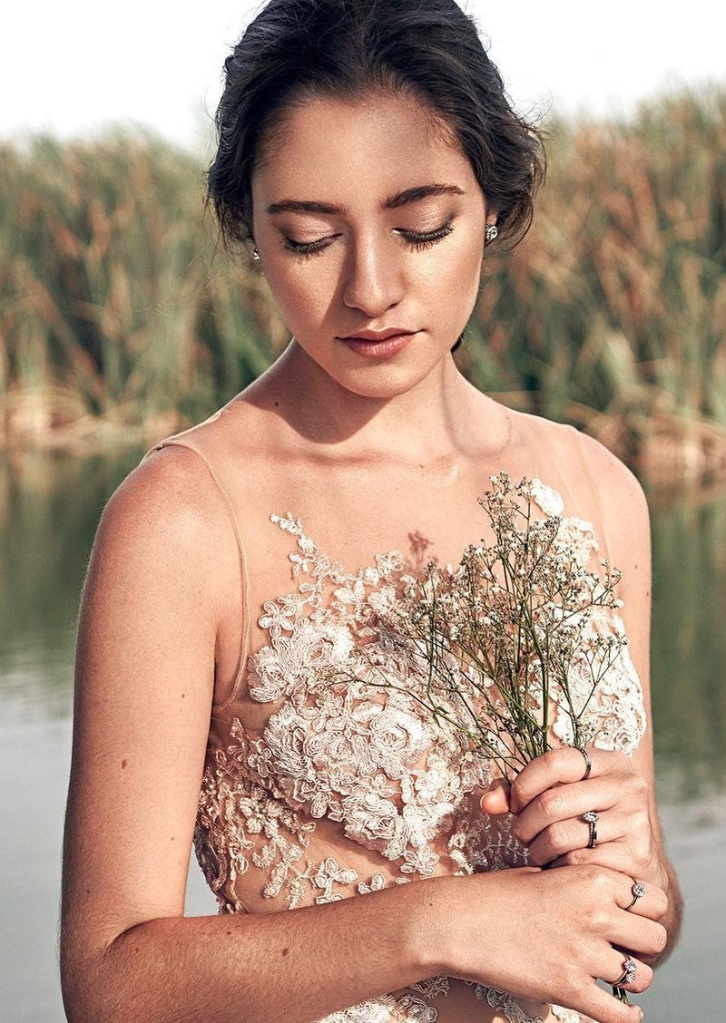Almendra - ELHAnovias - Maquillaje y peinado