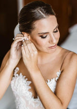 Almendra - ELHAnovias - Maquillaje y peinado
