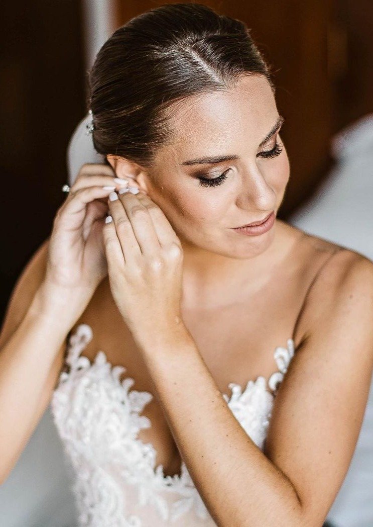 Almendra - ELHAnovias - Maquillaje y peinado