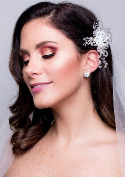 Carolina Indacochea - ELHAnovias - Maquillaje y peinado