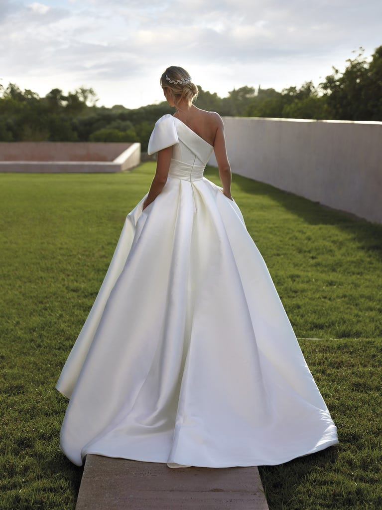 NICOSIA - ELHAnovias - Pronovias